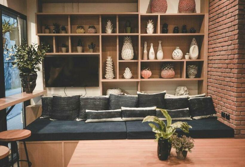 Отель Stay Thapae Hostel