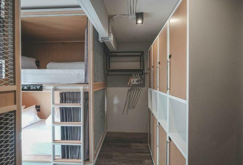 Отель Stay Thapae Hostel