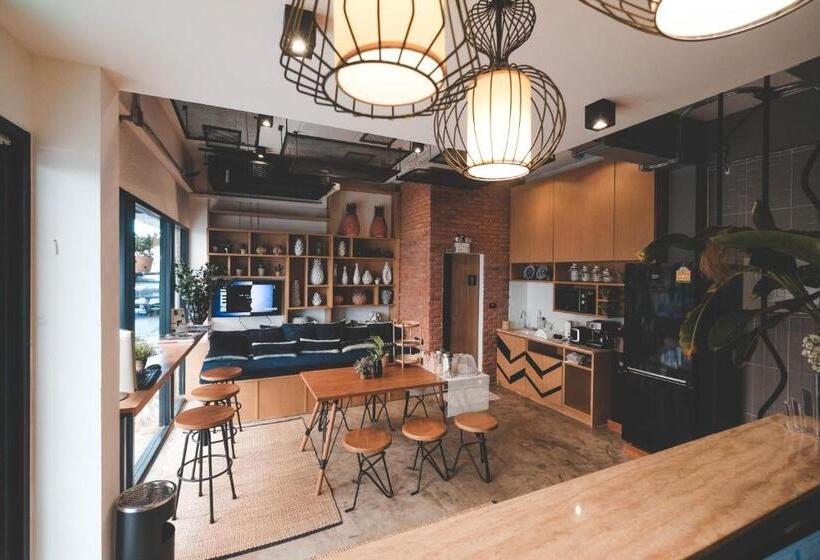 Отель Stay Thapae Hostel