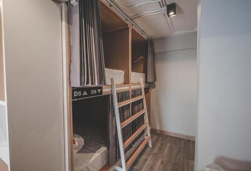 Отель Stay Thapae Hostel