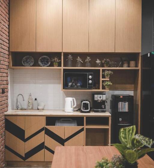 Отель Stay Thapae Hostel