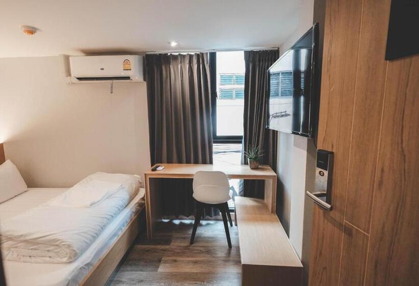 Отель Stay Thapae Hostel