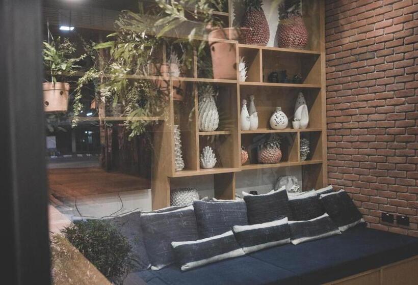 Отель Stay Thapae Hostel