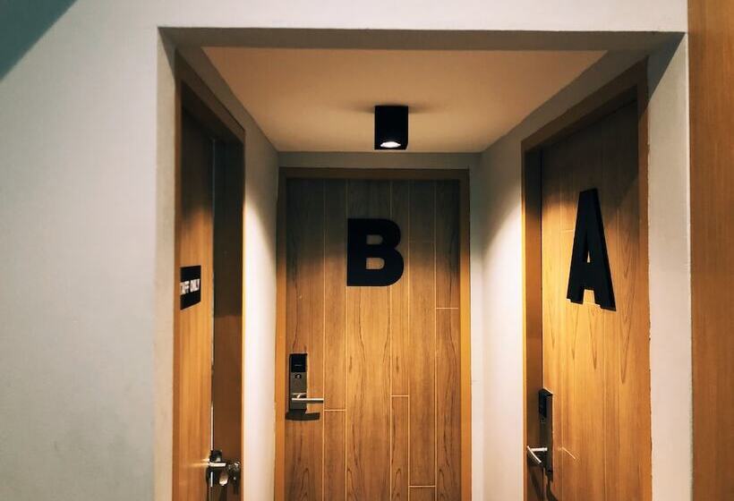 Отель Stay Thapae Hostel