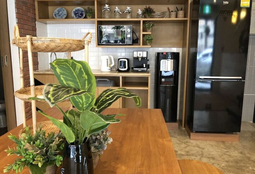 Отель Stay Thapae Hostel