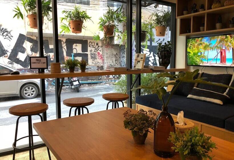 Отель Stay Thapae Hostel