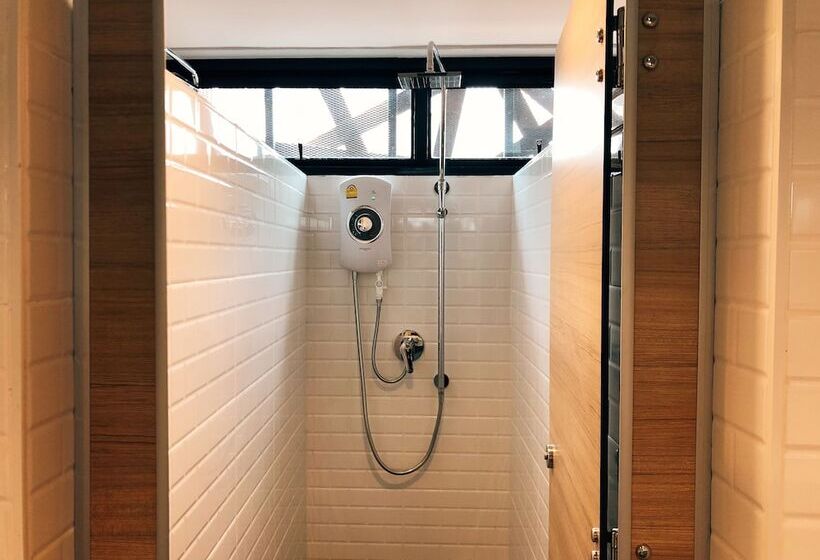 Отель Stay Thapae Hostel