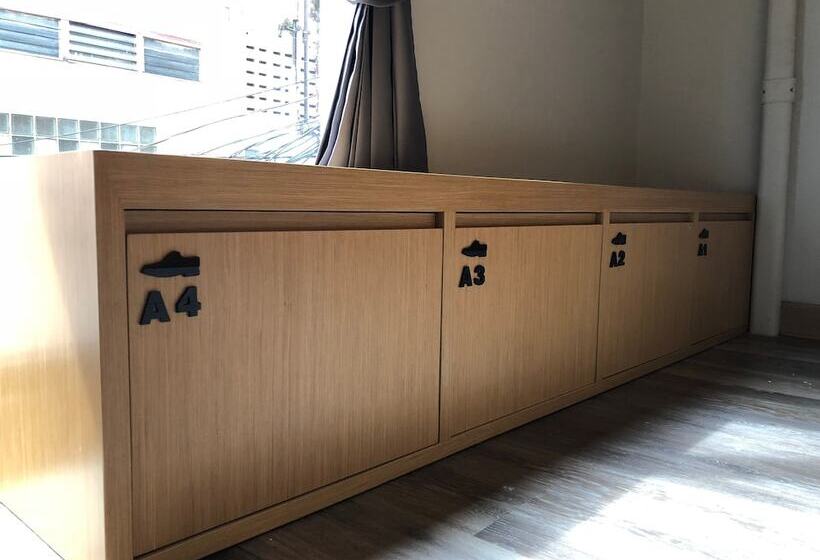 Отель Stay Thapae Hostel