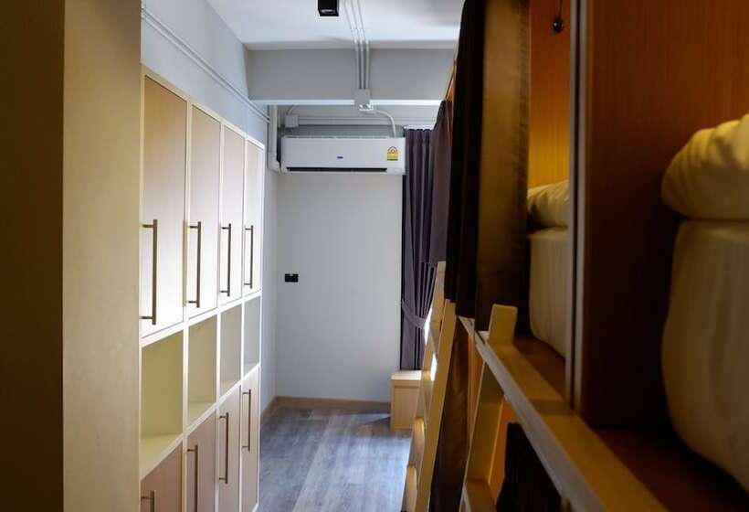 Отель Stay Thapae Hostel