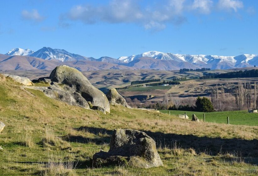 Отель The Mews Oamaru