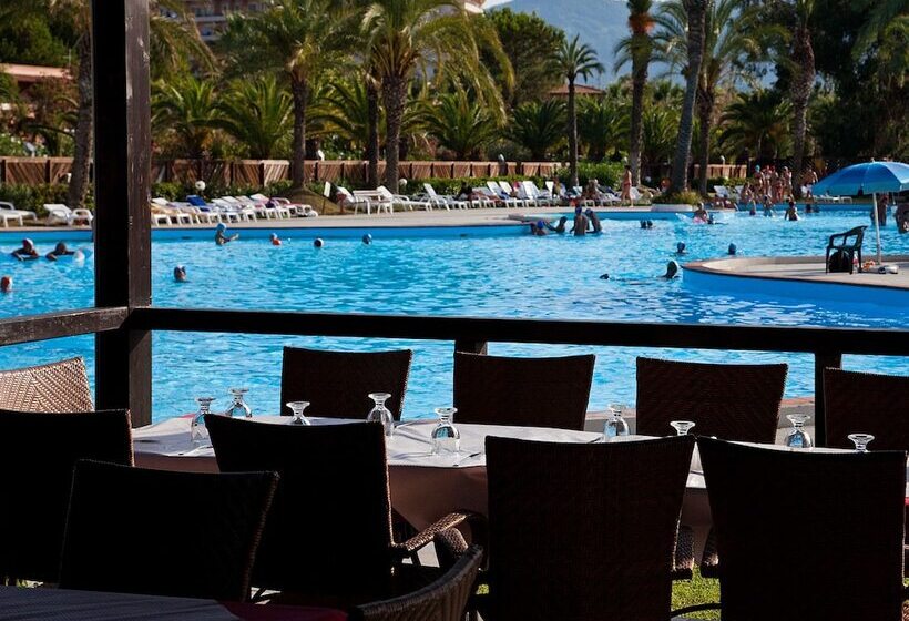 فندق Tindari Resort & Marina Beach