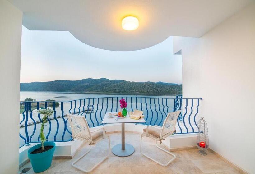 هتل Yalicapkini Boutique