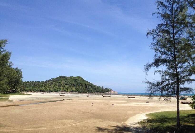 Malibu Beach Bungalows