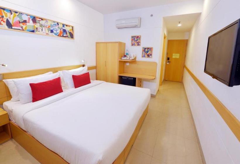 Red Fox Hotel, Chandigarh