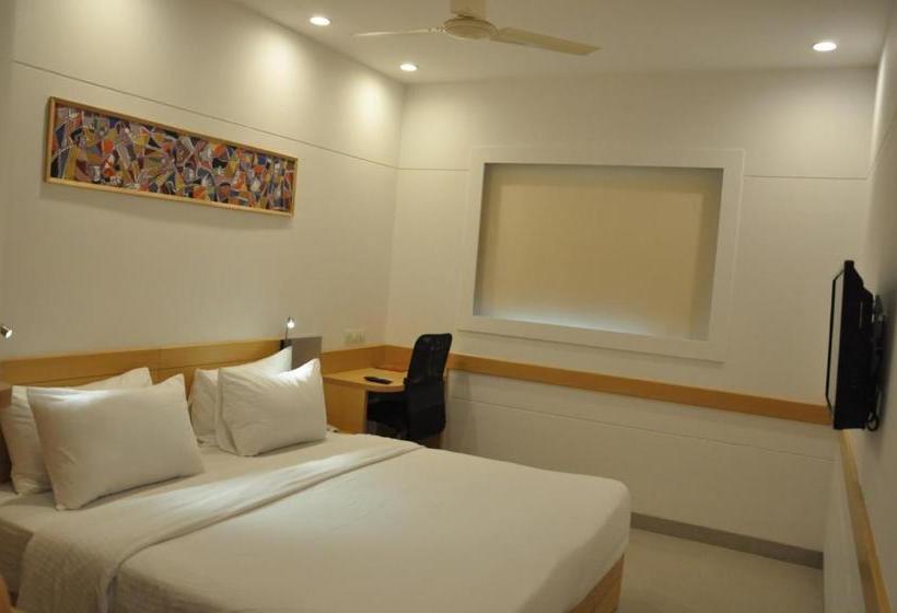 Red Fox Hotel, Chandigarh