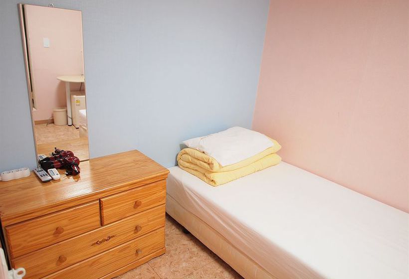 Shinchon Hostel
