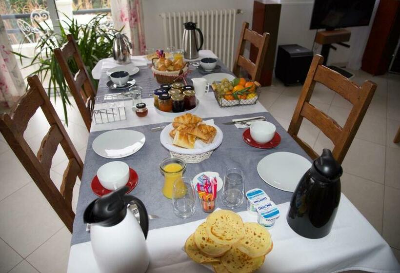 민박 Au Jardin Saint Laurent