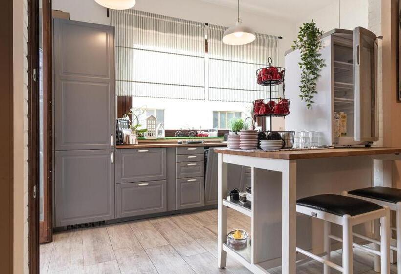 Bed And Breakfast Bric & Brac