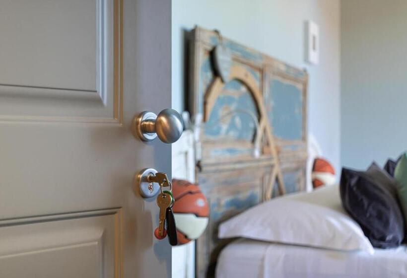 Bed And Breakfast Bric & Brac