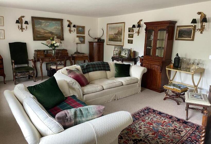 צימר Field End House Strawberry Lane Meysey Hampton