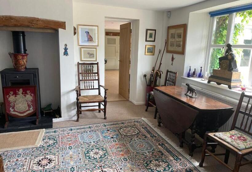 צימר Field End House Strawberry Lane Meysey Hampton