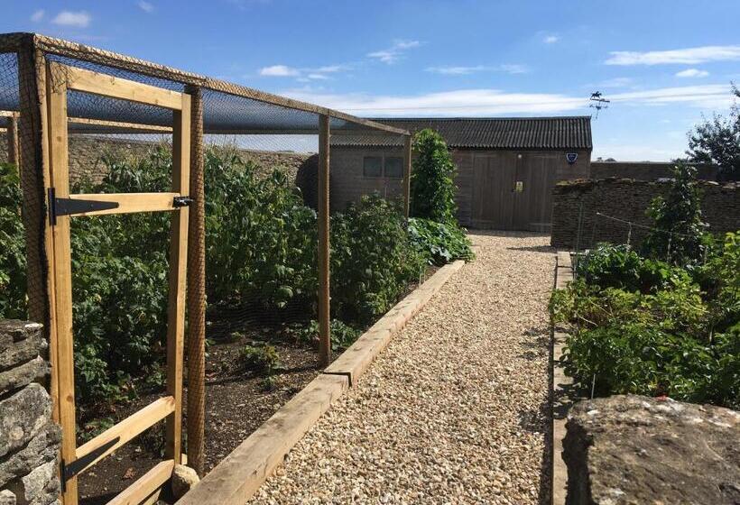 צימר Field End House Strawberry Lane Meysey Hampton