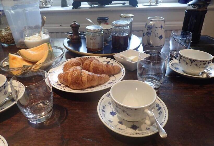 צימר Field End House Strawberry Lane Meysey Hampton