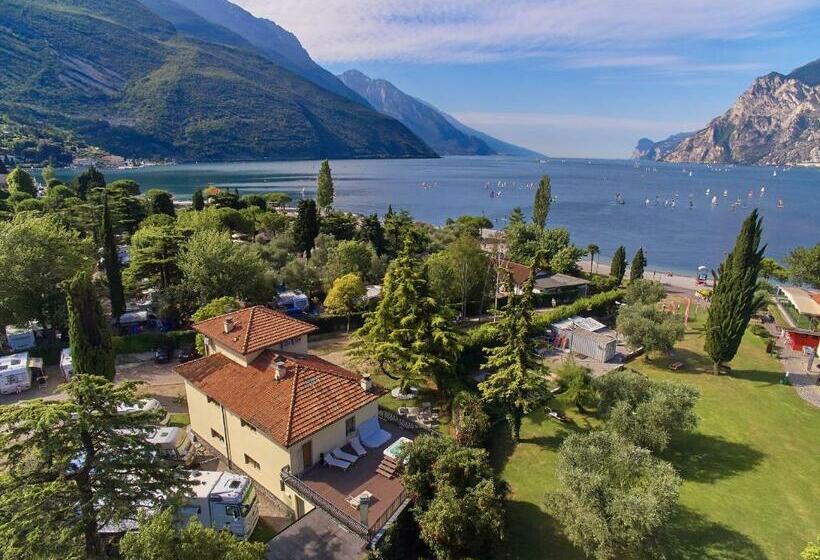 تختخواب و صبحانه Villa Torbole