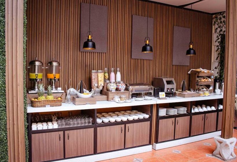 هتل El Portal Del Marques