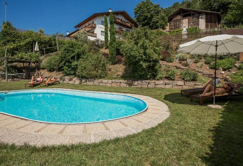 בית מלון כפרי Engadiner Apartments & Wines