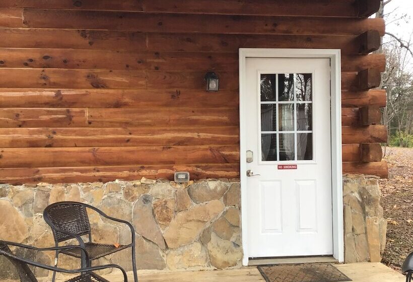 בית מלון כפרי Kozy Haven Log Cabin Rentals