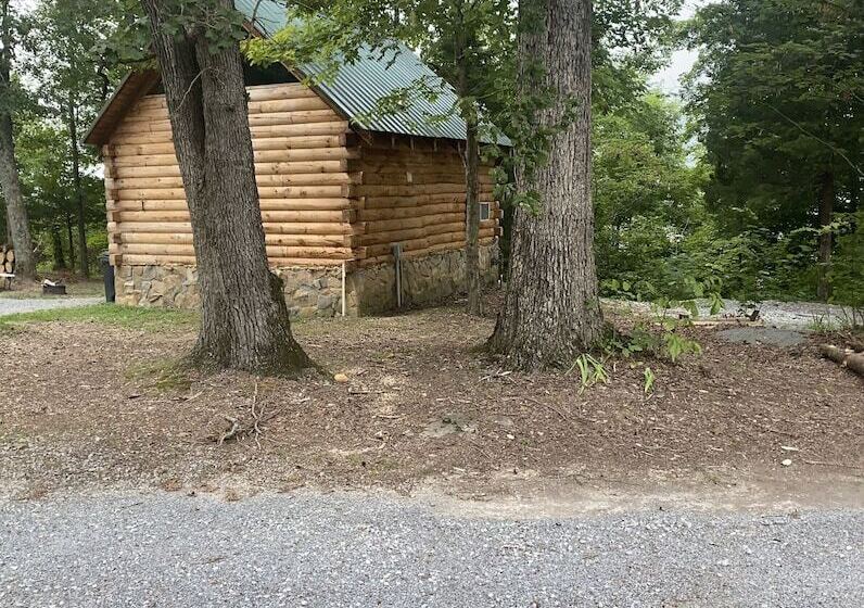 בית מלון כפרי Kozy Haven Log Cabin Rentals