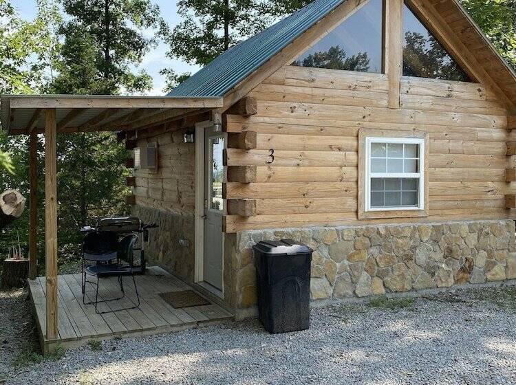 בית מלון כפרי Kozy Haven Log Cabin Rentals