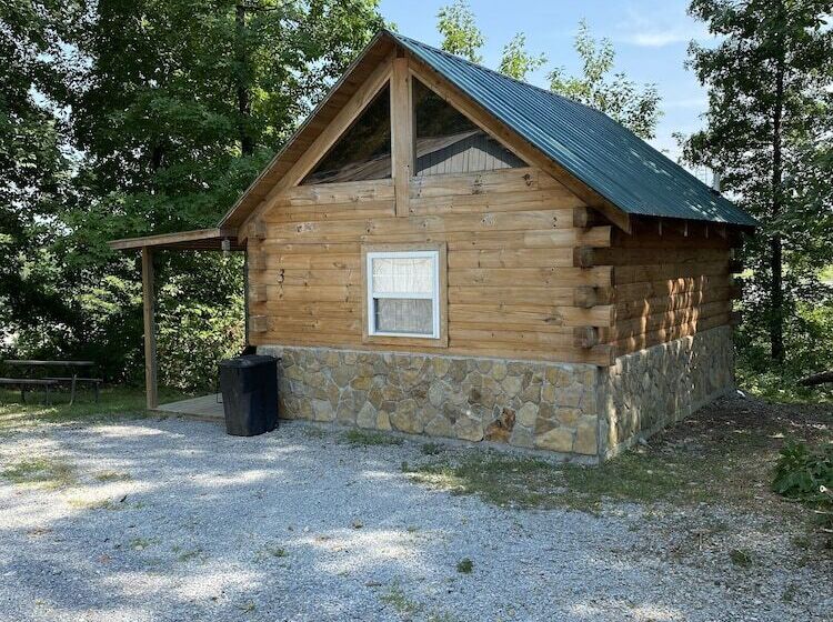 בית מלון כפרי Kozy Haven Log Cabin Rentals
