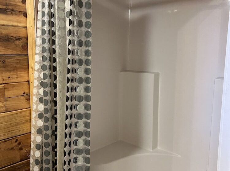 בית מלון כפרי Kozy Haven Log Cabin Rentals