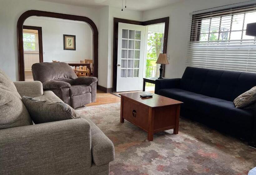 בית מלון כפרי Kozy Haven Log Cabin Rentals