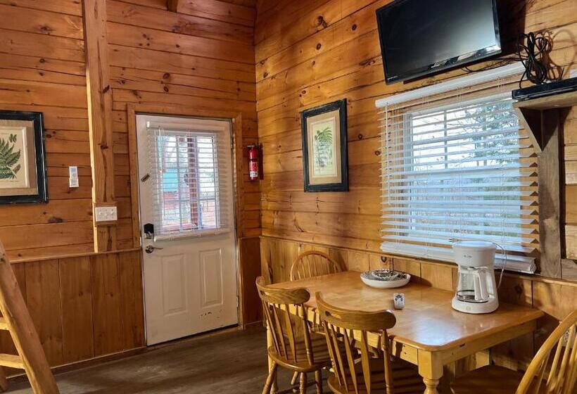 בית מלון כפרי Kozy Haven Log Cabin Rentals
