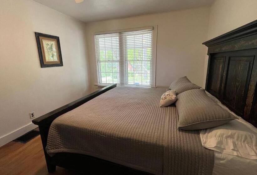 בית מלון כפרי Kozy Haven Log Cabin Rentals