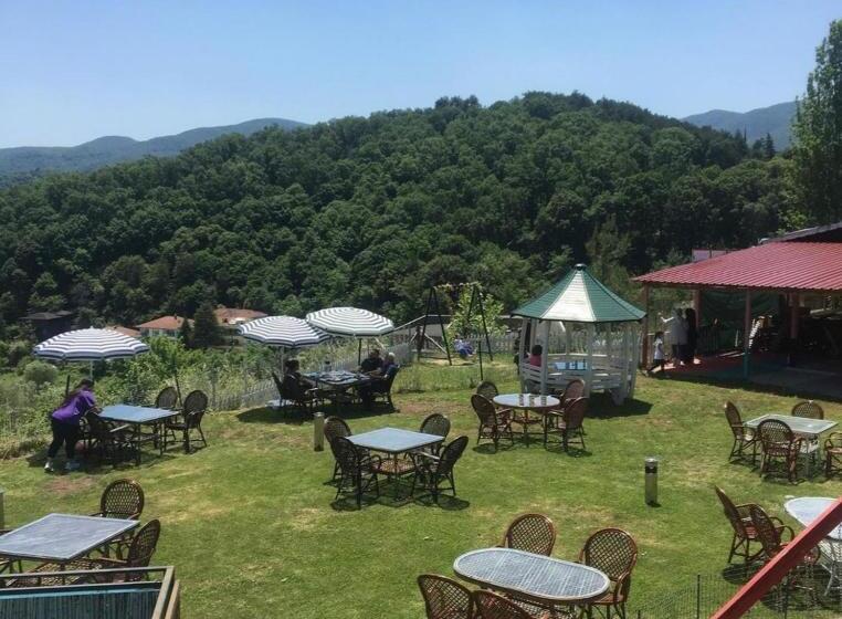 汽车旅馆 Zumrut Bahce