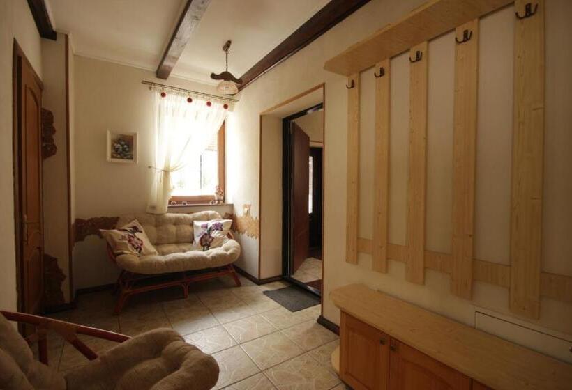 פנסיון Chalet Trostian