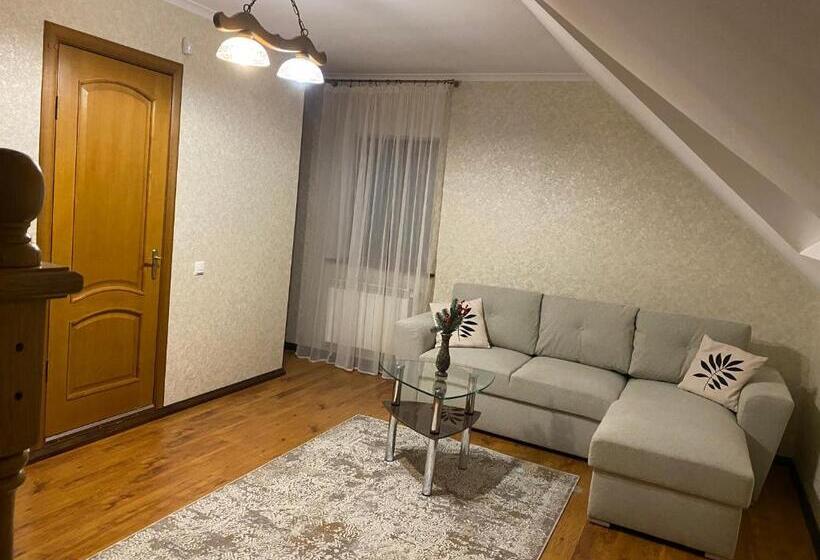 פנסיון Chalet Trostian