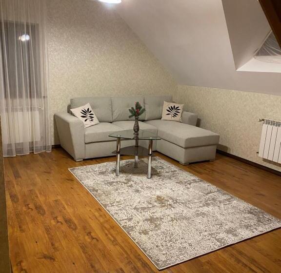 پانسیون Chalet Trostian