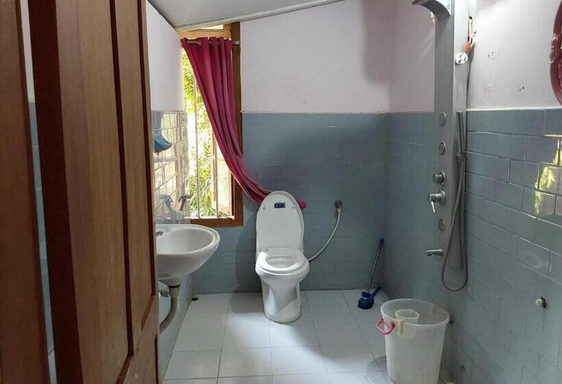 پانسیون Johnson S Homestay   Ecohouseboat