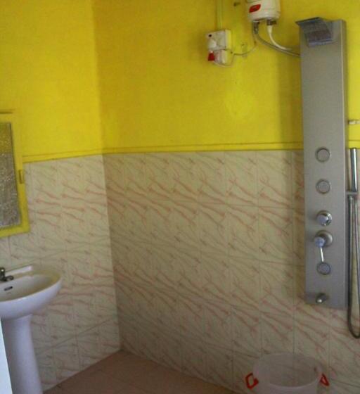 پانسیون Johnson S Homestay   Ecohouseboat