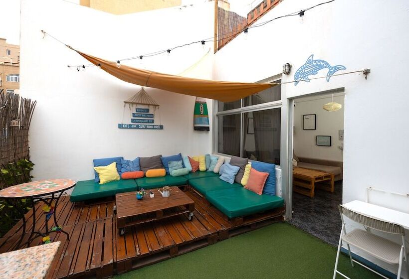 פנסיון Kite & Surf Nomad House