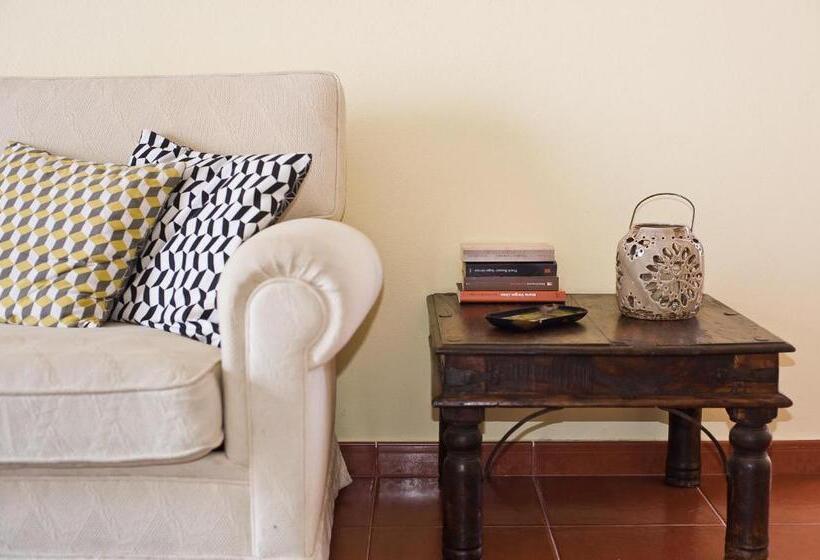 پانسیون Retromovement House