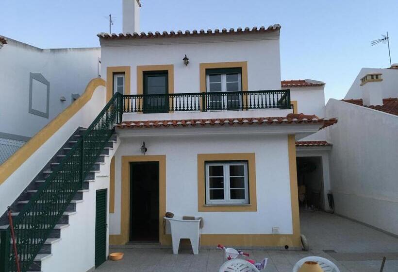 پانسیون Retromovement House