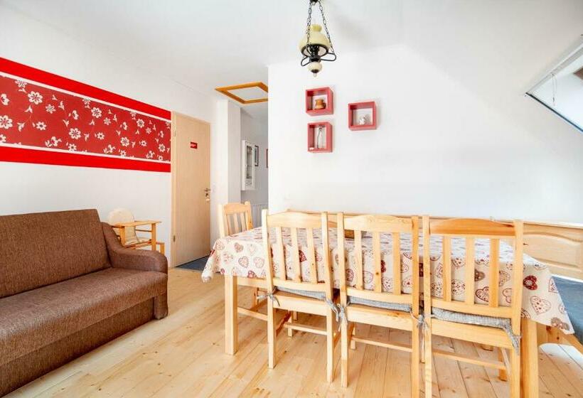 ペンション Rozmaring Vendégház