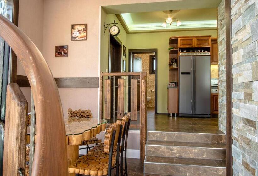 پانسیون Spring Chalet