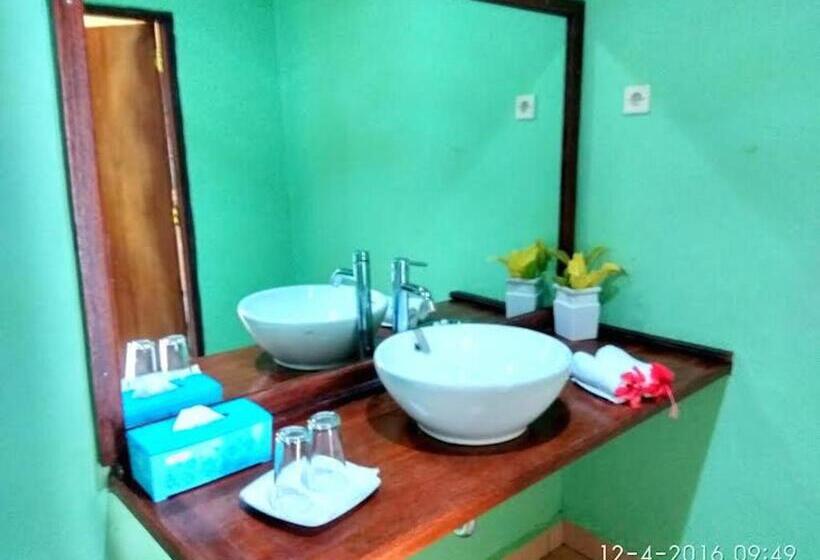 Sea World Club Beach Resort & Dive Center